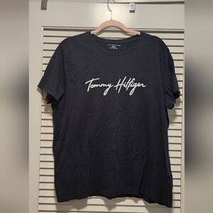 Tommy Hilfiger Women's Black Tee Size XXL